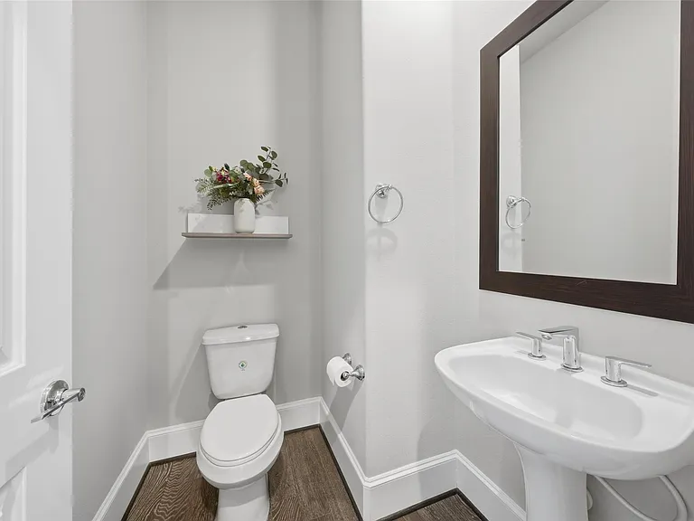 8612 Emnora Ln — Photo 22