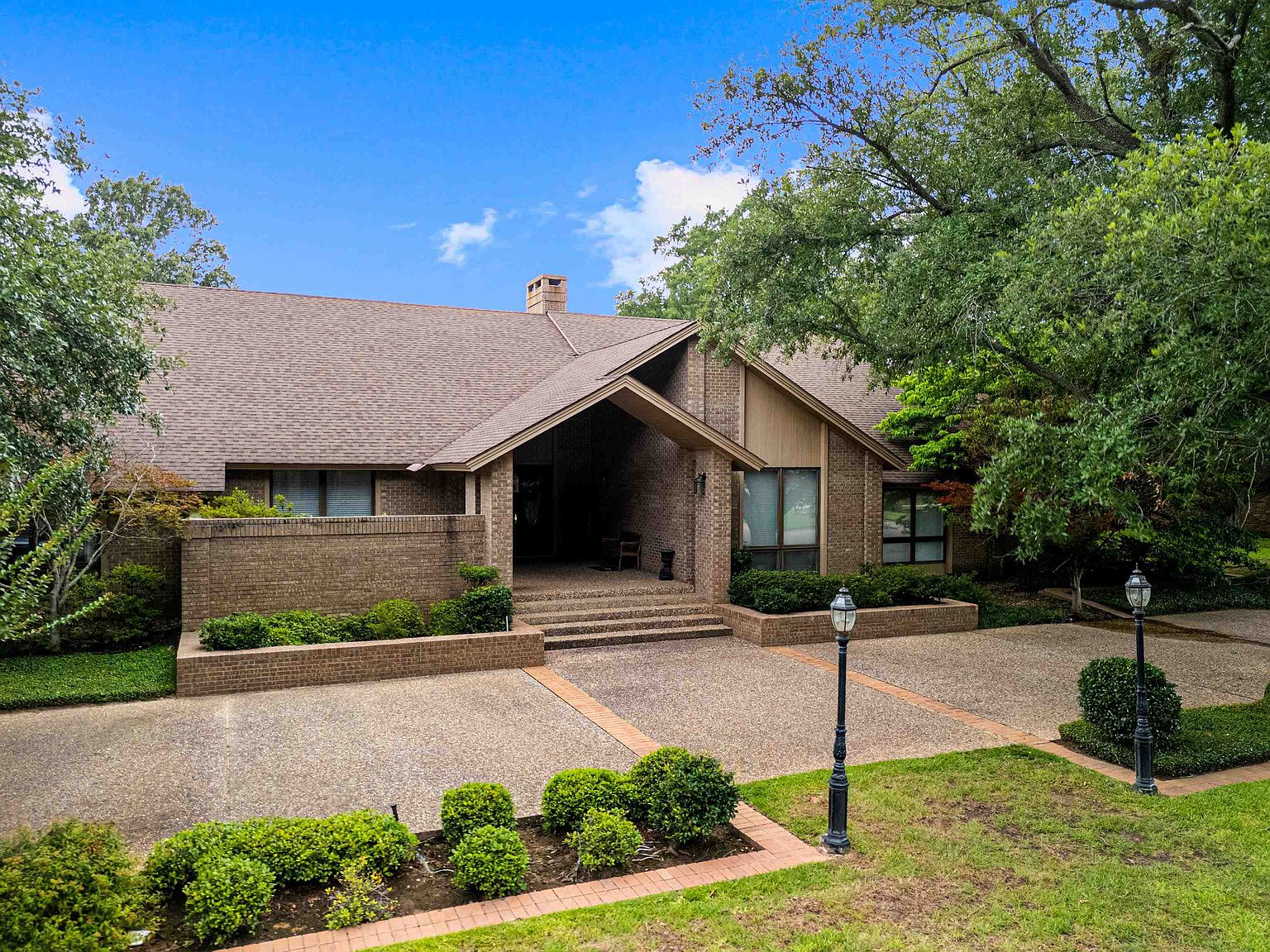 5 Oak Forest Dr