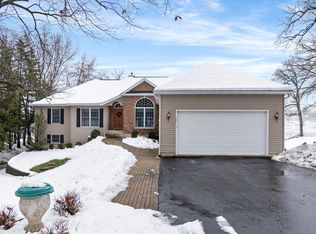 423 Holiday Dr, Somonauk, IL 60552