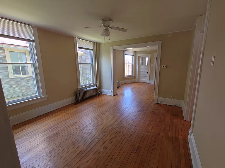 1823 E Windsor Pl — Photo 7