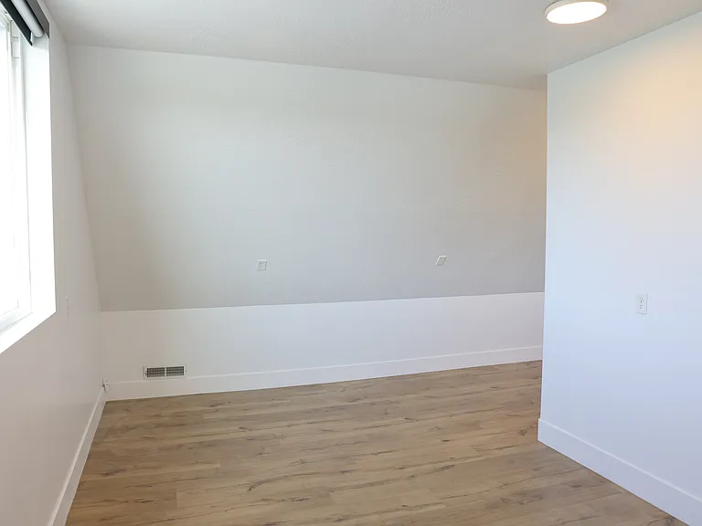 1150 W 400th St N #B — Photo 4