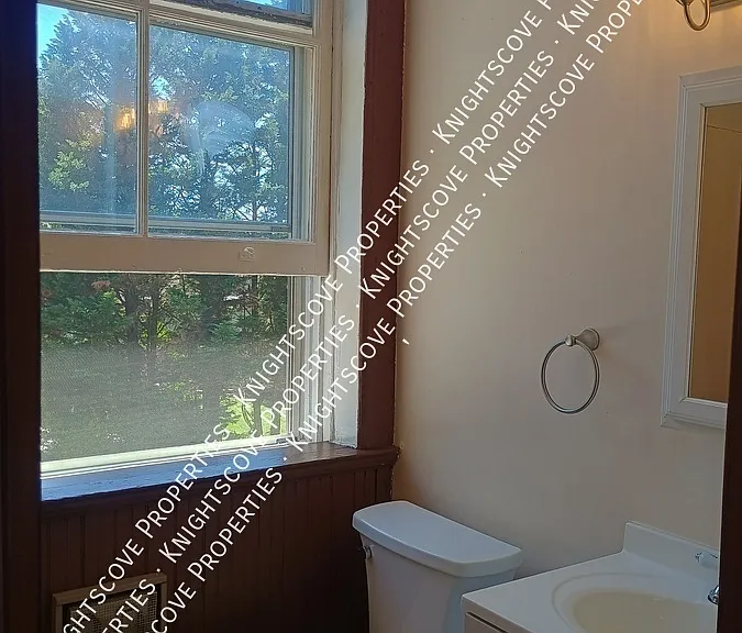 1557 Main St #18 — Photo 11