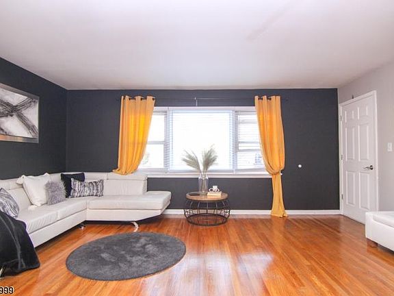 2nd image of 88 Manchester Pl Floor 1