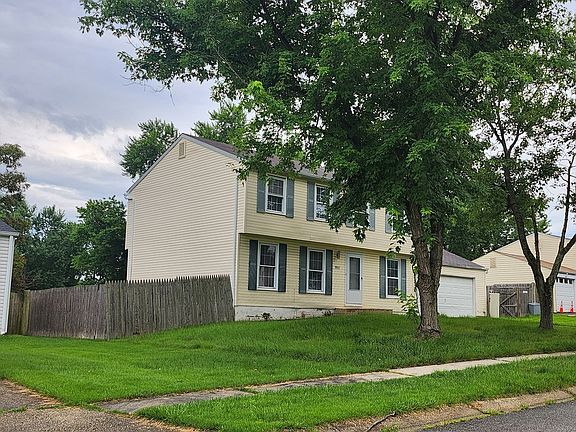 4th image of 902 Truro Ln