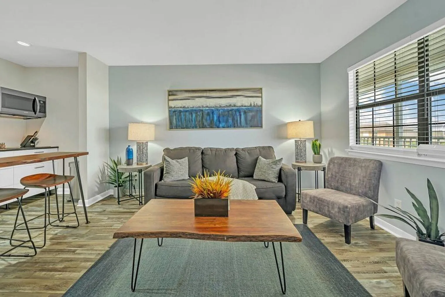 1 bed, 1.0 bath, 6458 sqft, $2,013 — Photo 3