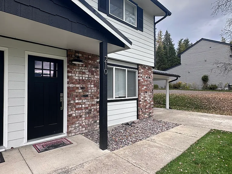 210 Meadow Lake Dr — Photo 2
