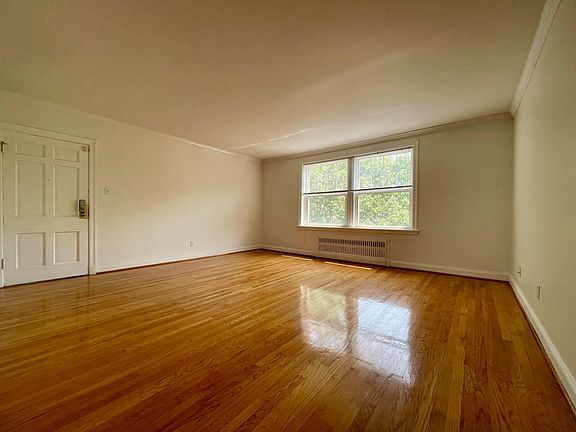 3rd image of 803 Westwood Dr #1S