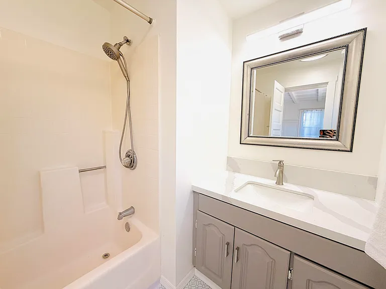 21 E Arrellaga St #B — Photo 8