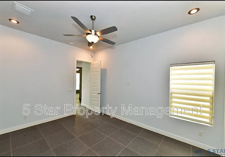 5973 Cartagena Cir — Photo 26