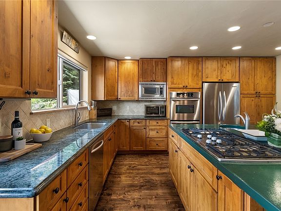 4th image of 761 Eagle Dr