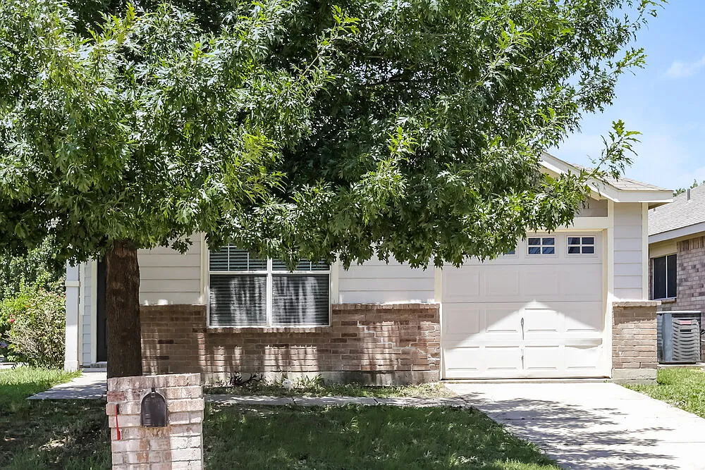 3 bed, 2.0 bath, 1348 sqft, $1,985 — Photo 1