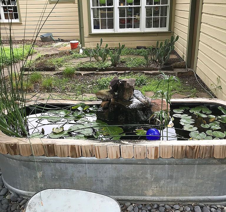 2nd image of 418 Marietta St