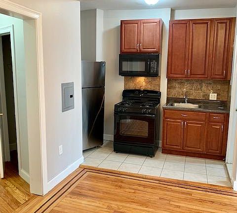 5th image of 500 Baldwin Ave APT 26