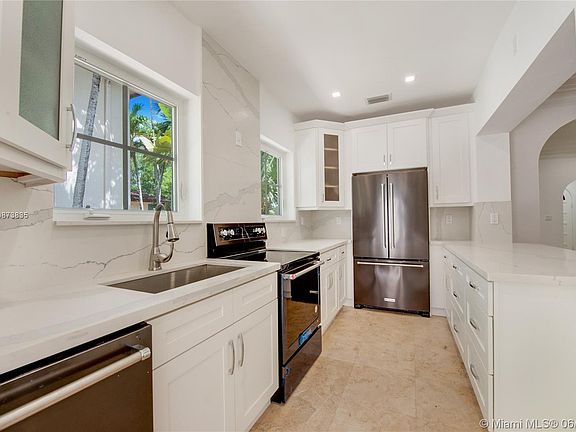 5th image of 512 Majorca Ave