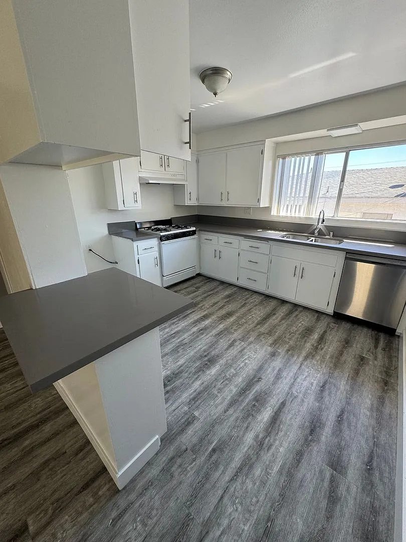2120 Vanderbilt Lane, Redondo Beach, CA. — Photo 1