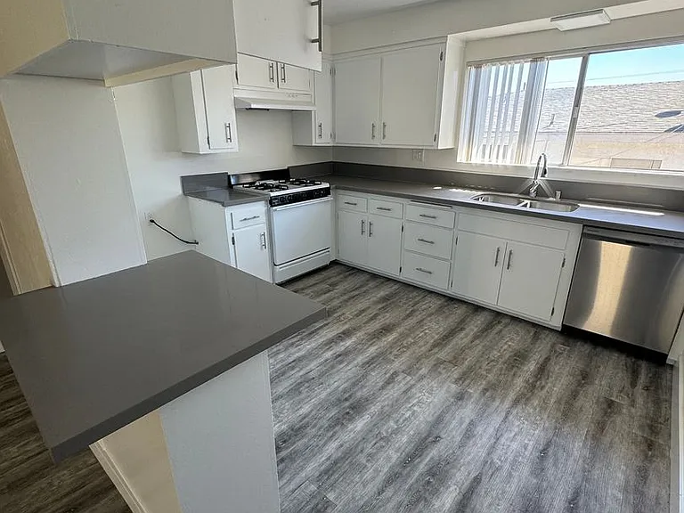 2120 Vanderbilt Lane, Redondo Beach, CA. — Photo 1