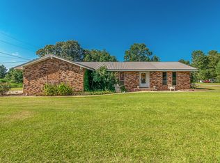 11 Plantation Blvd, Hattiesburg, MS 39402