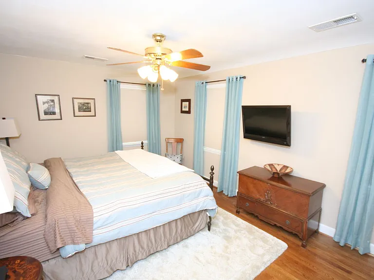 2626 N Quantico St — Photo 6