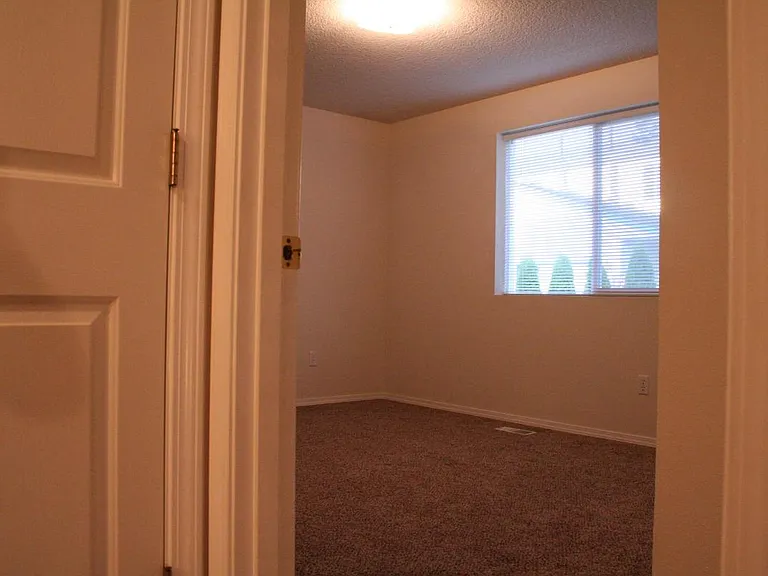 375 W 8th St — Photo 11