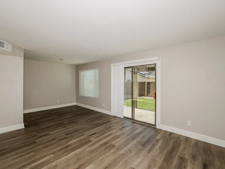8737 W Bluefield Ave — Photo 5