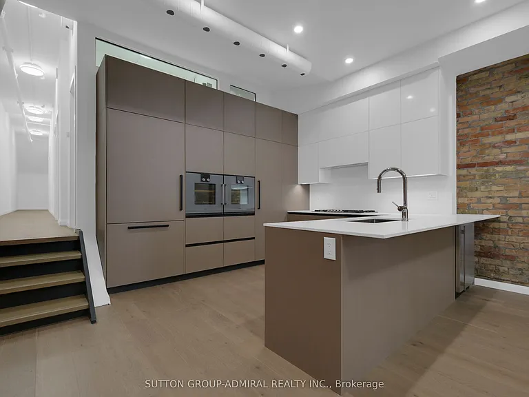 647 College St #101 — Photo 13