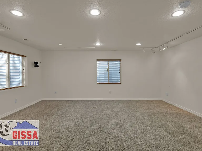 5532 Mountain Garland Dr — Photo 40