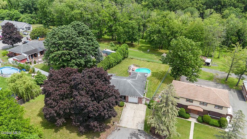 4th image of 24 Warwick Avenue