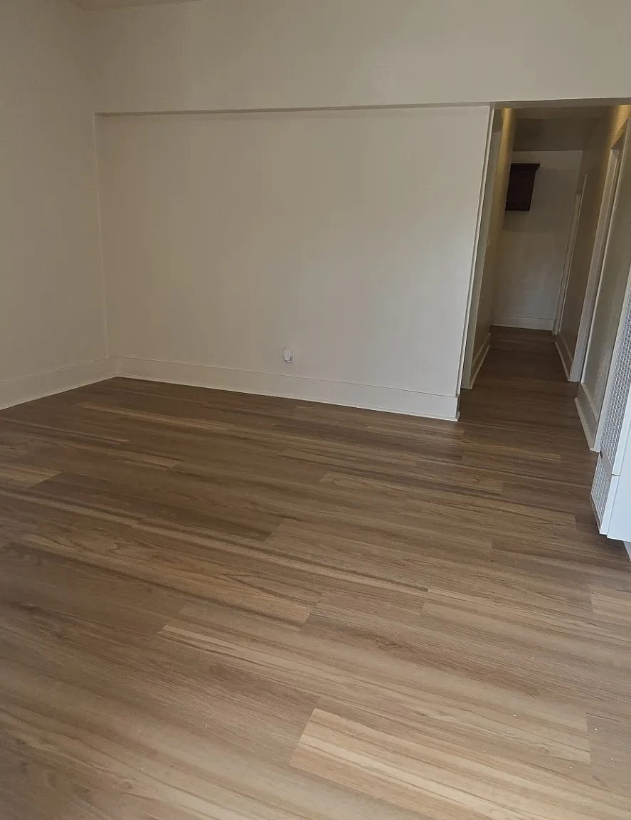 3 bed, 1.5 bath, 910 sqft, $3,150 — Photo 3
