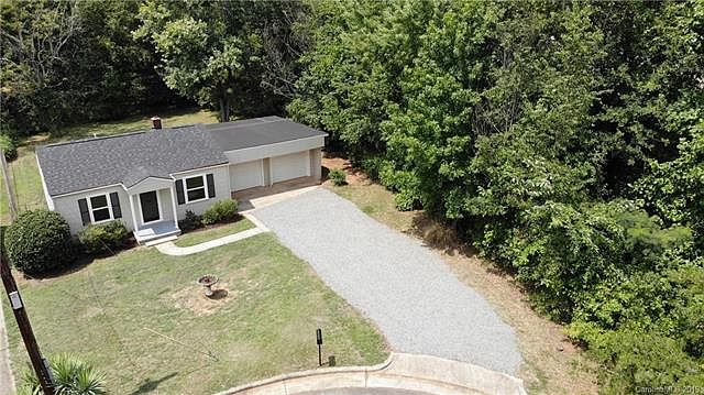 1st image of 412 Hawthorne Dr