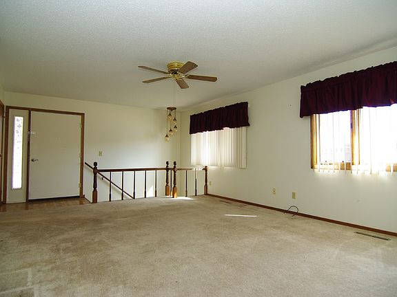 4th image of 110 E 39th St APT F5