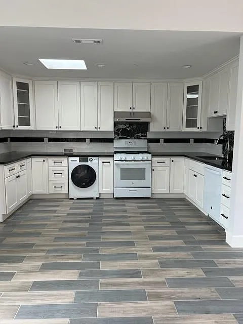 full kitchen