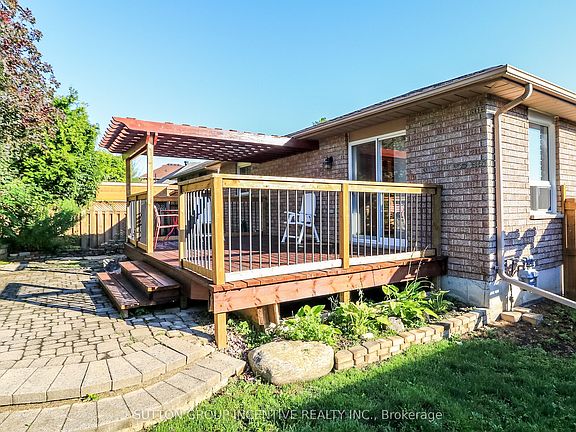 3rd image of 28 Brookfield Cres
