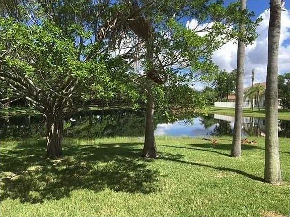 2nd image of 915 Garnet Cir