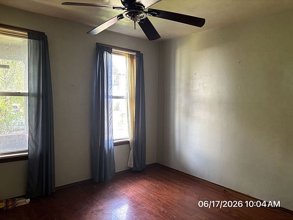 5th image of 3935 Bell St