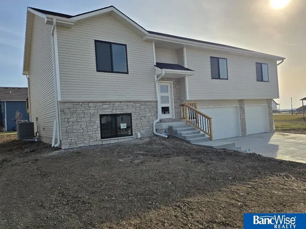 1725 W Trout Dr, Lincoln, NE 68521