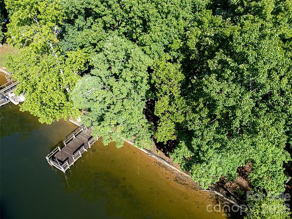 4th image of 292 N Shoreline Dr
