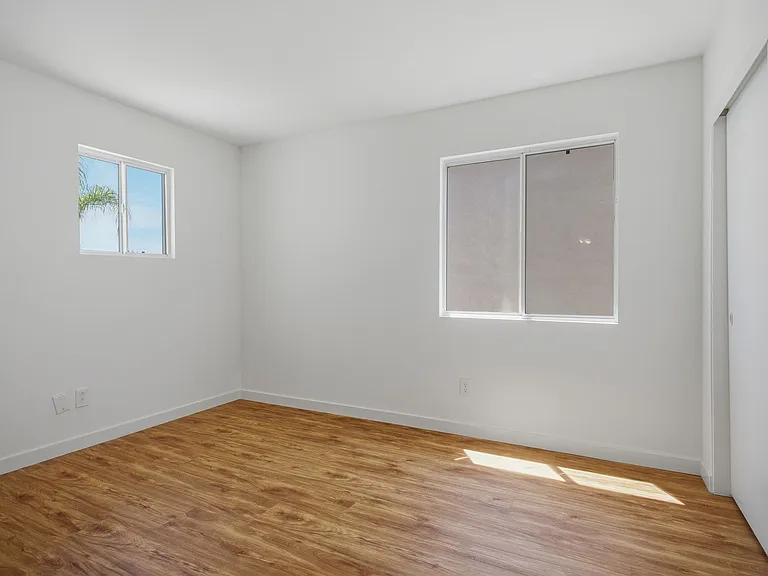 2338 Huntington Dr — Photo 14