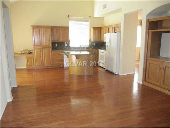 LIVING ROOM/KITCHEN