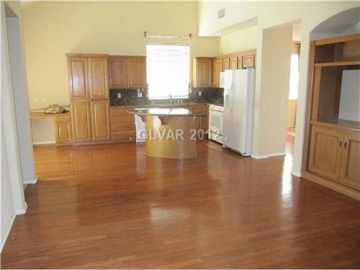 LIVING ROOM/KITCHEN