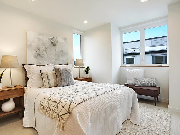 4th image of 4844 Fauntleroy Way SW #D