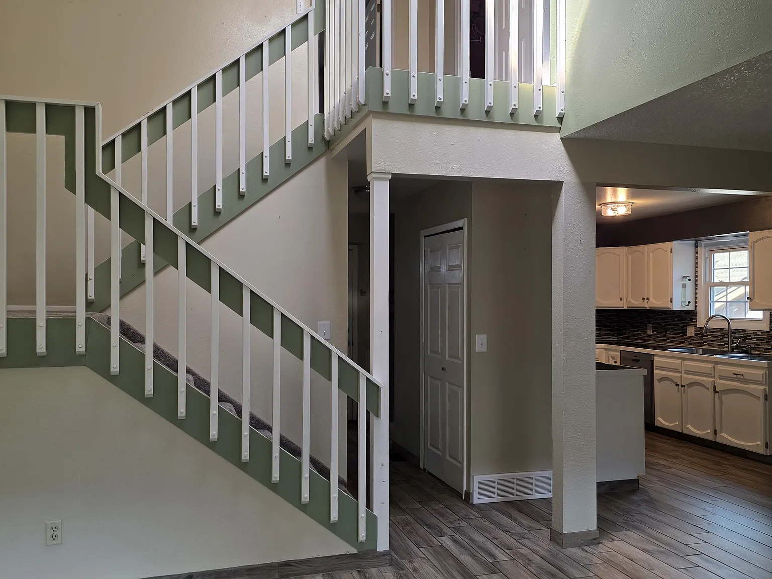 3 bed, 3.5 bath, 2046 sqft, $2,400 — Photo 4