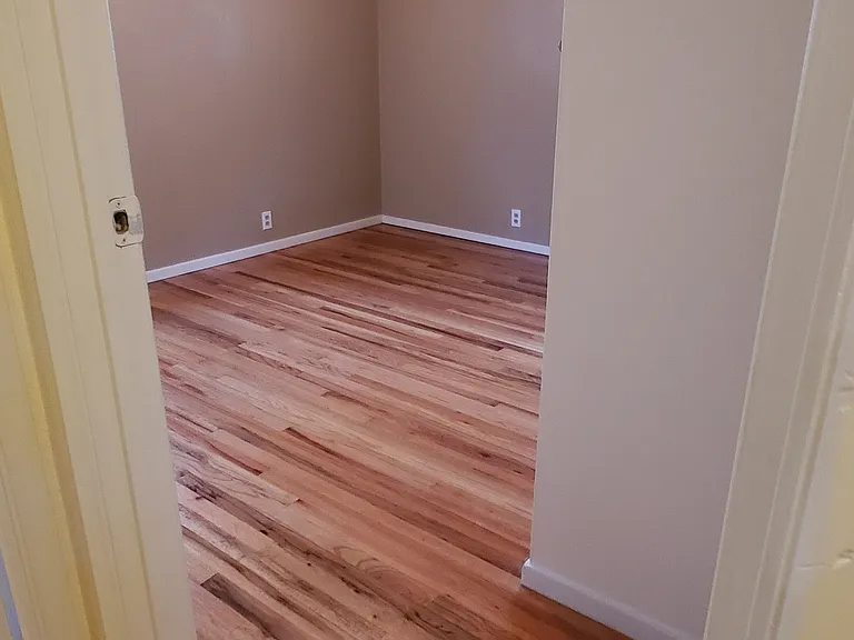 1013 Florence Ave — Photo 8