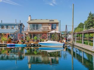 252 N Tomahawk Island Dr, Portland, OR