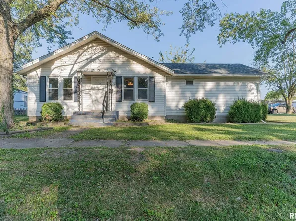 1511 S Hickory St, Centralia, IL 62801