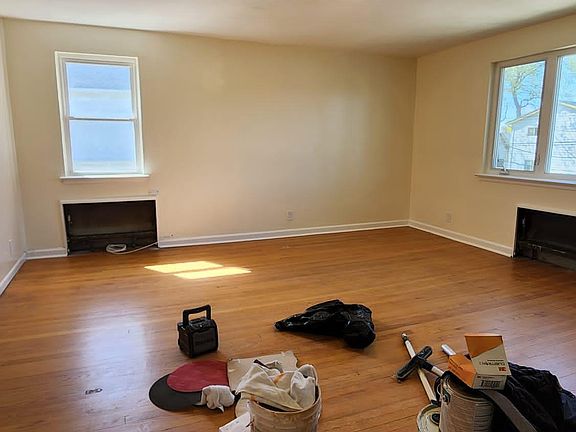 3rd image of 146 Belknap Ave Floor 1