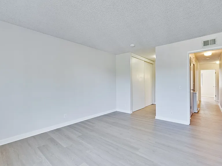 781 N Fair Oaks Ave #6 — Photo 28