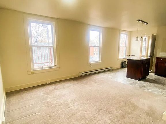 3rd image of 443 W Chestnut St APT 6
