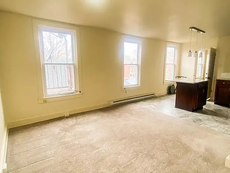 443 W Chestnut St #6 — Photo 3