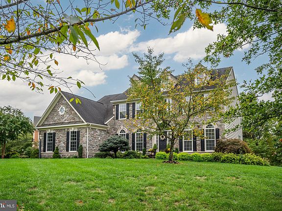 3rd image of 15800 Kensington Palace Ct