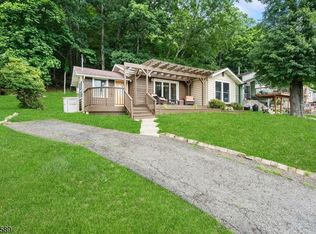 112 Seneca Lake Rd, Sparta, NJ 07871